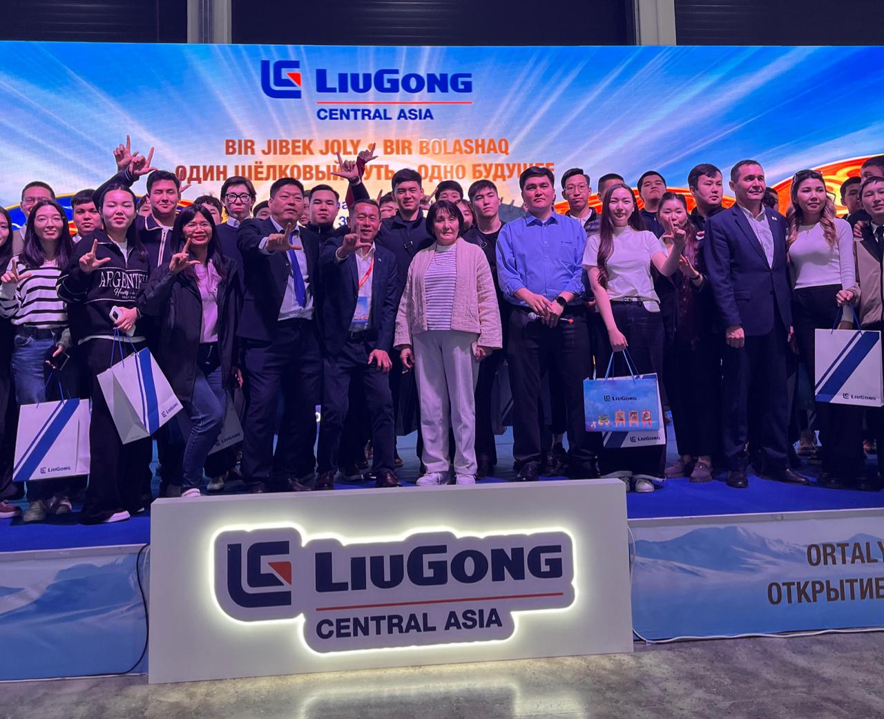 «Бір жібек жолы — бір болашақ»: Студенттердің LiuGong компаниясындағы өндірістік тәжірибесі және кәсіби бағдарлануы